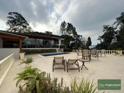 Casa com 5 Quartos à venda, 385m² no Valparaíso, Petrópolis