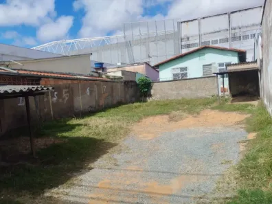 Casa com 3 Quartos à venda, 400m² no Sagrada Família, Belo Horizonte