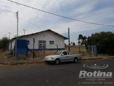 Lote/Terreno para alugar, 1077m² no Umuarama, Uberlândia