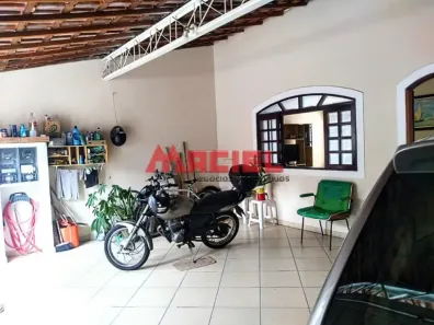 Sobrado com 5 Quartos à venda, 212m² no Jardim Torrão de Ouro, São José dos Campos