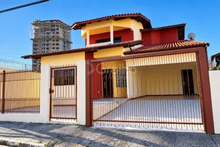 Casa com 3 Quartos para alugar, 200m² no Pagani, Palhoça