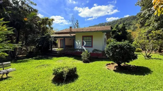 Casa com 3 Quartos à venda, 2800m² no Araras, Petrópolis