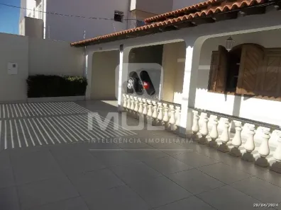 Casa com 3 Quartos à venda, 240m² no Santa Mônica, Uberlândia