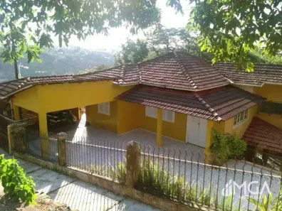 Sobrado com 4 Quartos à venda, 246m² no Centro, Foz do Iguaçu