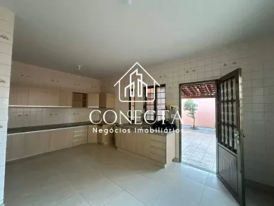 Casa com 4 Quartos para alugar, 250m² no Santa Mônica, Uberlândia