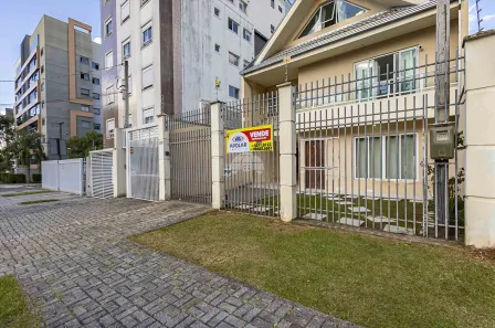 Sobrado com 4 Quartos à venda, 170m² no Água Verde, Curitiba