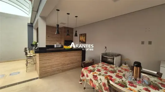 Casa com 3 Quartos à venda, 199m² no Marta Helena, Uberlândia