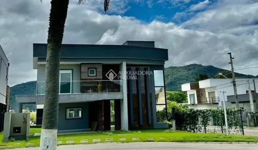 Casa de Condomínio com 3 Quartos à venda, 220m² no São João do Rio Vermelho, Florianópolis
