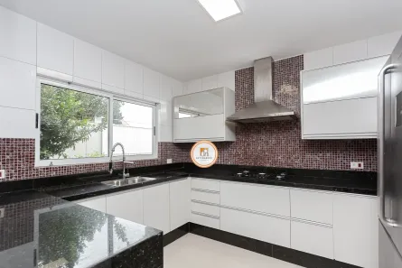 Sobrado com 4 Quartos à venda, 337m² no Capão da Imbuia, Curitiba