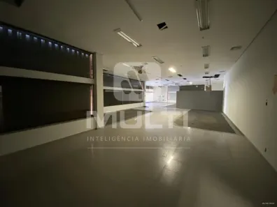 Ponto Comercial com 1 Quarto à venda, 378m² no Saraiva, Uberlândia