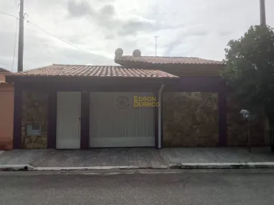 Casa com 3 Quartos para alugar, 169m² no Conjunto Habitacional Terra dos Ipês I (Norte), Pindamonhangaba