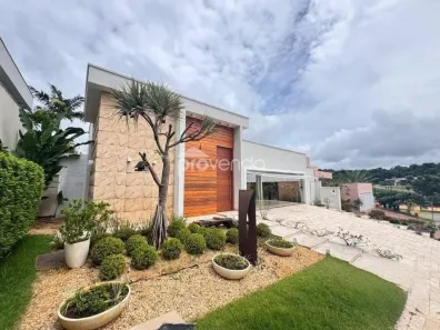 Casa com 4 Quartos à venda, 420m² no Jardins Milão, Goiânia