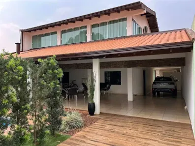 Sobrado com 4 Quartos à venda, 284m² no Jardim Iguaçu, Maringá