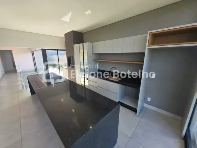 Casa de Condomínio com 3 Quartos para alugar, 182m² no Granja Marileusa, Uberlândia