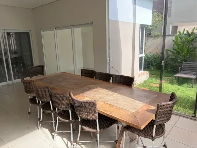Casa de Condomínio com 3 Quartos para alugar, 385m² no Jardim Itália, Cuiabá