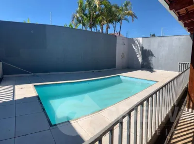 Casa com 3 Quartos para alugar, 220m² no Cidade Jardim, Uberlândia