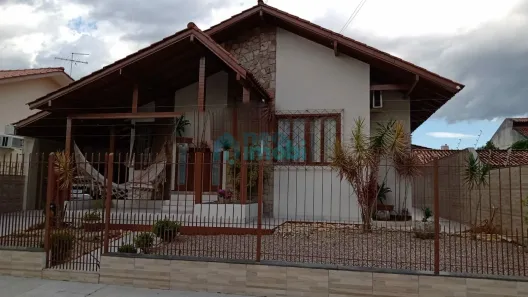 Casa com 3 Quartos à venda, 240m² no Centro, Palhoça