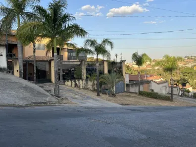 Casa com 4 Quartos à venda, 450m² no Tropical, Contagem