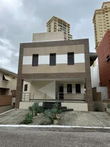 Casa de Condomínio com 6 Quartos para venda ou aluguel, 608m² no Candelária, Natal