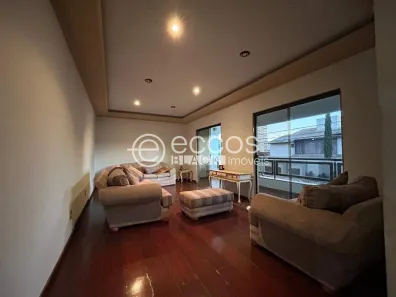 Casa com 3 Quartos à venda, 240m² no Tabajaras, Uberlândia