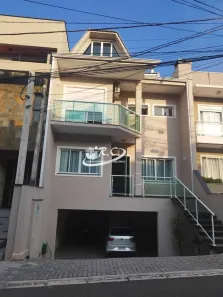 Sobrado com 3 Quartos à venda, 326m² no Pinheirinho, Curitiba