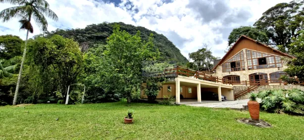 Casa com 10 Quartos para alugar, 1350m² no Granja Guarani, Teresópolis