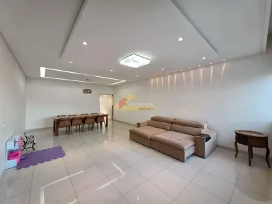 Casa com 3 Quartos à venda, 310m² no Nossa Senhora das Graças, Divinópolis