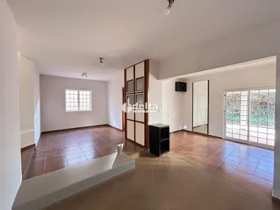 Casa com 3 Quartos para alugar, 140m² no Patrimônio, Uberlândia