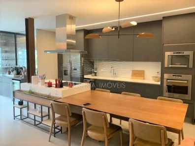 Casa de Condomínio com 3 Quartos à venda, 300m² no Jardim Vitória Régia, São Paulo