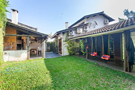 Casa de Condomínio com 3 Quartos à venda, 250m² no Jardim Vitória Régia, São Paulo