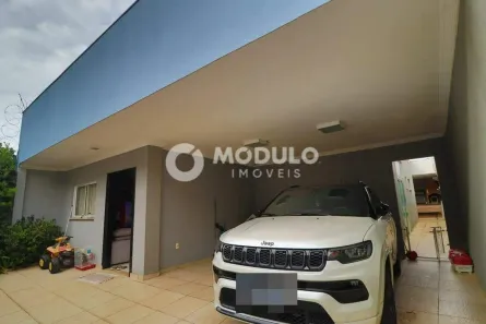 Casa com 3 Quartos para alugar, 170m² no Santa Luzia, Uberlândia