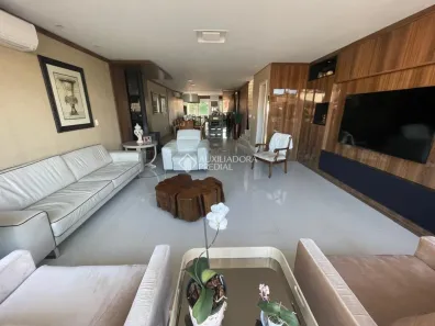 Casa com 3 Quartos à venda, 355m² no Chácara das Pedras, Porto Alegre
