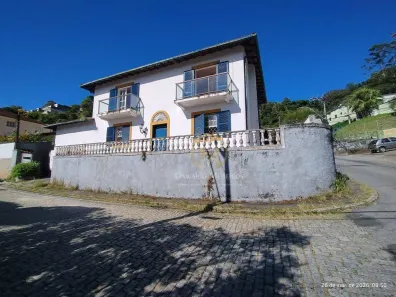 Casa com 5 Quartos à venda, 231m² no Valparaíso, Petrópolis