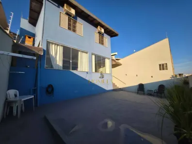 Casa com 4 Quartos para alugar, 201m² no Jardim Alvorada, Londrina
