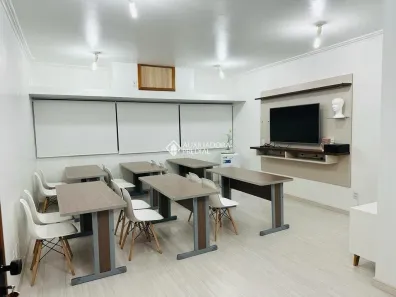 Sala Comercial à venda, 32m² no Passo da Areia, Porto Alegre