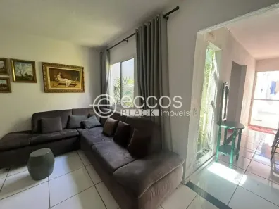 Casa de Condomínio com 3 Quartos à venda, 100m² no Aclimação, Uberlândia
