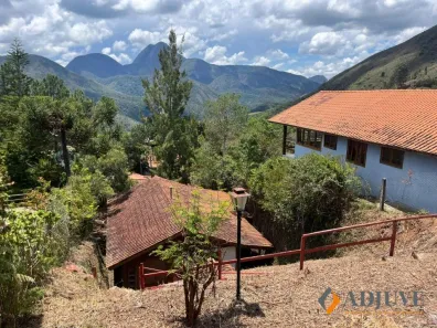 Casa com 3 Quartos à venda, 651m² no Cuiabá, Petrópolis