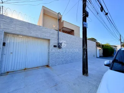 Casa com 3 Quartos à venda, 211m² no Parangaba, Fortaleza