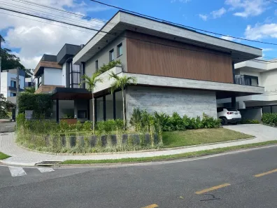 Casa de Condomínio com 3 Quartos à venda, 239m² no Vila Nova, Joinville