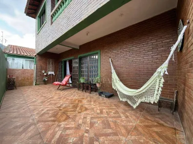 Sobrado com 4 Quartos à venda, 268m² no Solemar, Praia Grande