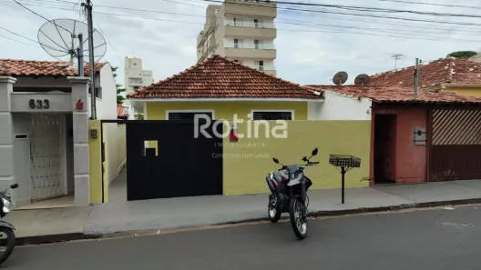 Casa com 3 Quartos para alugar, 120m² no Saraiva, Uberlândia