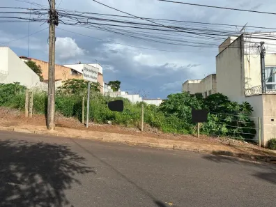 Lote/Terreno à venda, 300m² no Vigilato Pereira, Uberlândia