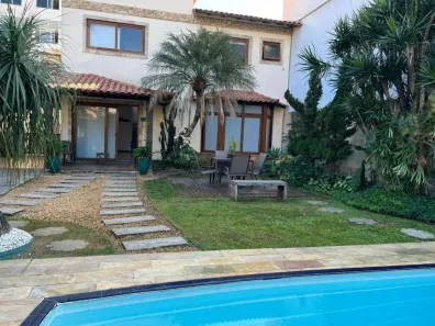 Casa com 4 Quartos à venda, 250m² no Piratininga, Niterói
