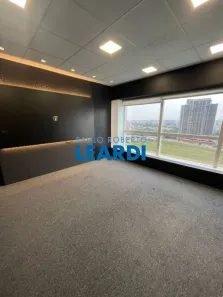 Sala Comercial para alugar, 45m² no Green Valley Alphaville, Barueri