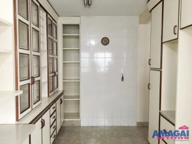 Casa com 3 Quartos para alugar, 380m² no Jardim Siesta, Jacareí