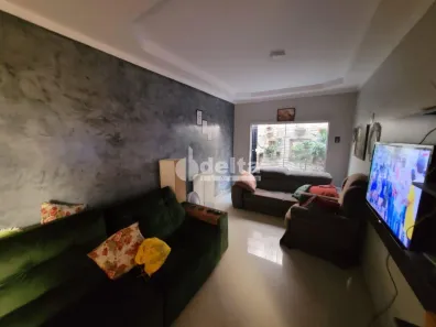 Casa com 3 Quartos à venda, 180m² no Jardim Patrícia, Uberlândia