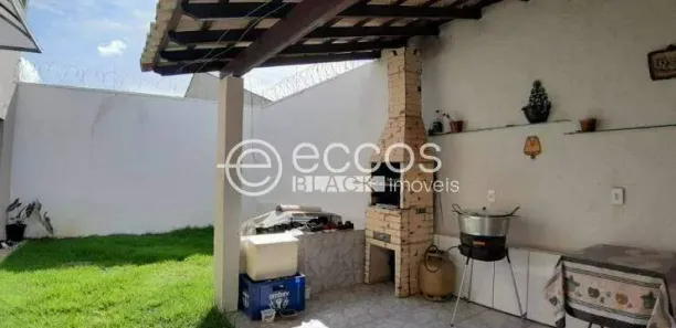 Casa com 4 Quartos à venda, 345m² no Laranjeiras, Uberlândia