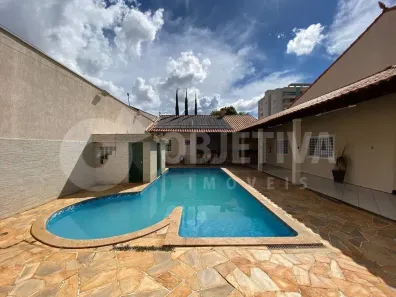 Casa com 6 Quartos para alugar, 260m² no Santa Mônica, Uberlândia