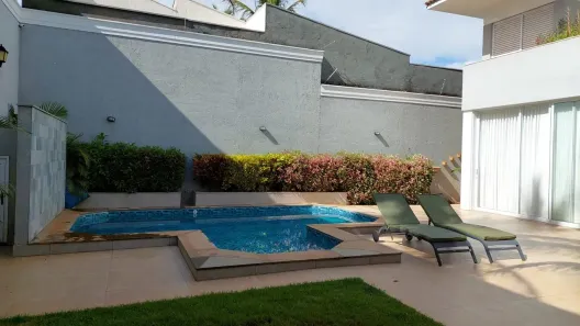 Sobrado com 4 Quartos à venda, 322m² no Morada da Colina, Uberlândia