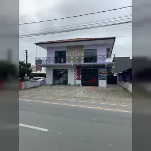 Casa com 3 Quartos para alugar, 130m² no Centro, Navegantes
